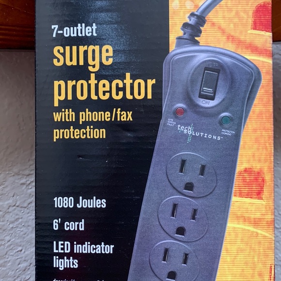 🔹NEW 7-Outlet Surge Protector.. - Picture 1 of 3